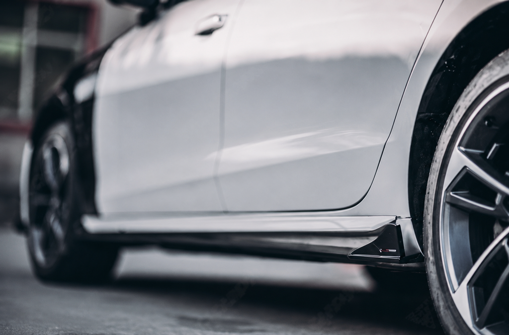 GSC Dry Carbon Fiber Side Skirts For Audi A4 B9.5