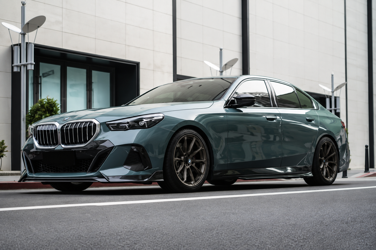 GSC Carbon Fiber BMW G60 5 Series Side Skirts